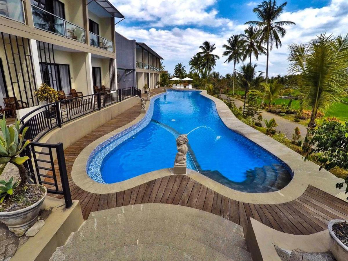 Grand Harvest Resort & Villas Banyuwangi  Buitenkant foto