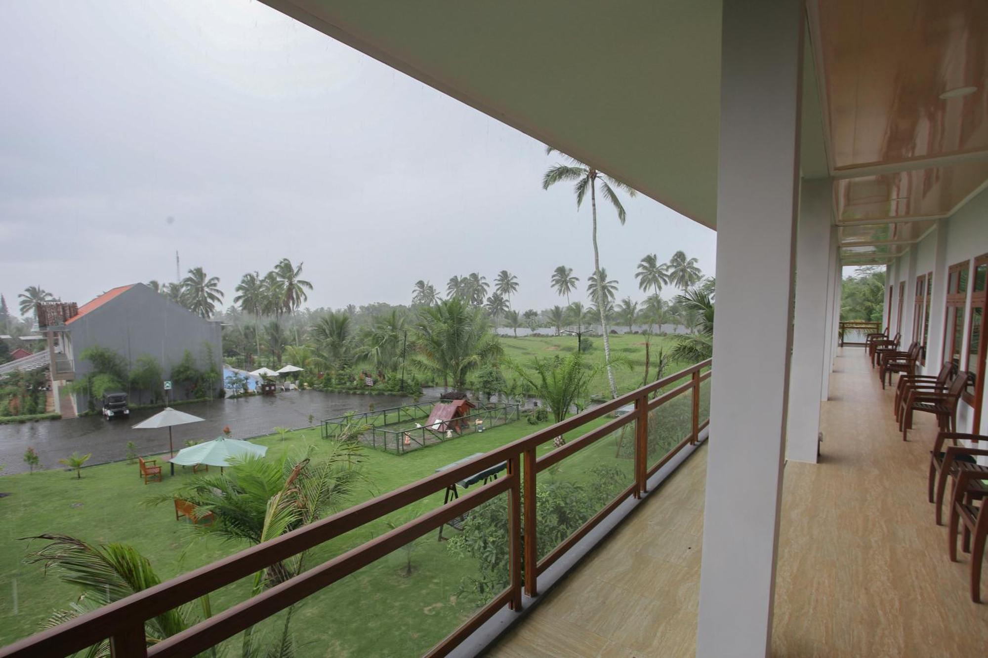 Grand Harvest Resort & Villas Banyuwangi  Buitenkant foto
