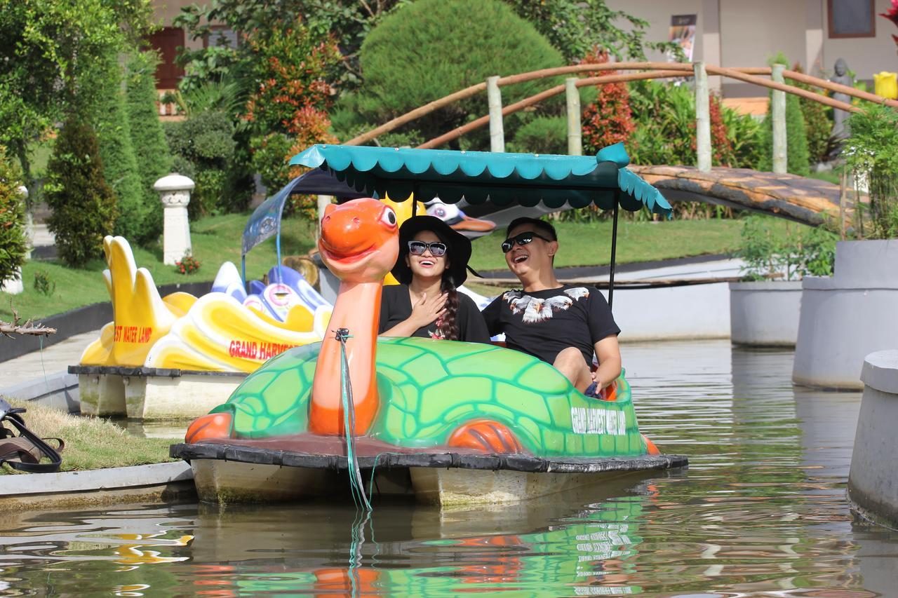 Grand Harvest Resort & Villas Banyuwangi  Buitenkant foto