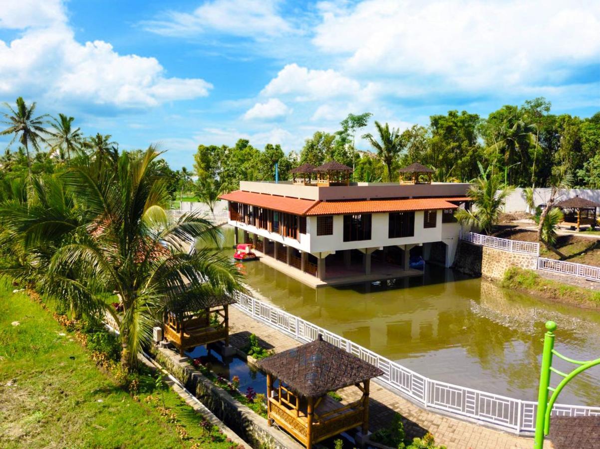 Grand Harvest Resort & Villas Banyuwangi  Buitenkant foto