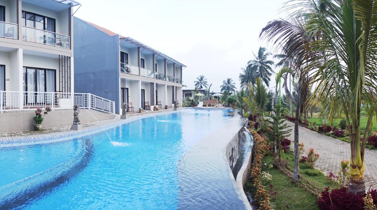 Grand Harvest Resort & Villas Banyuwangi  Buitenkant foto
